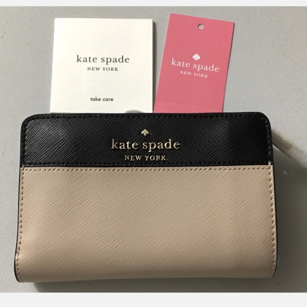 Kate Spade Staci Medium Compact Bifold Wallet
Warm Beige
